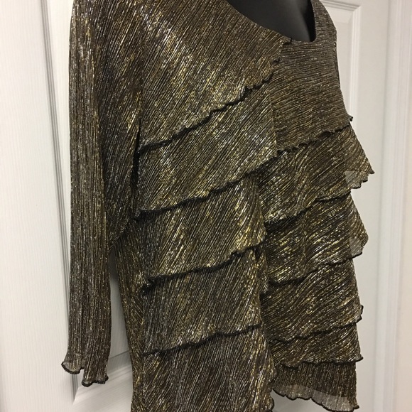 Gold shimmery Tiered Top LP - Picture 2 of 6